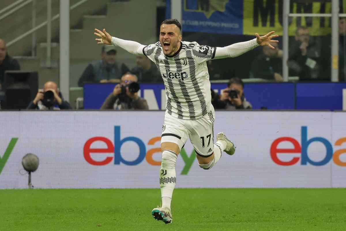 Kostic esulta dopo una rete