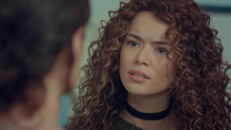 Sirin in una scena de La forza di una donna