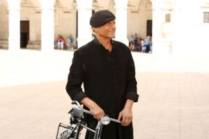 Terence Hill nei panni di Don Matteo