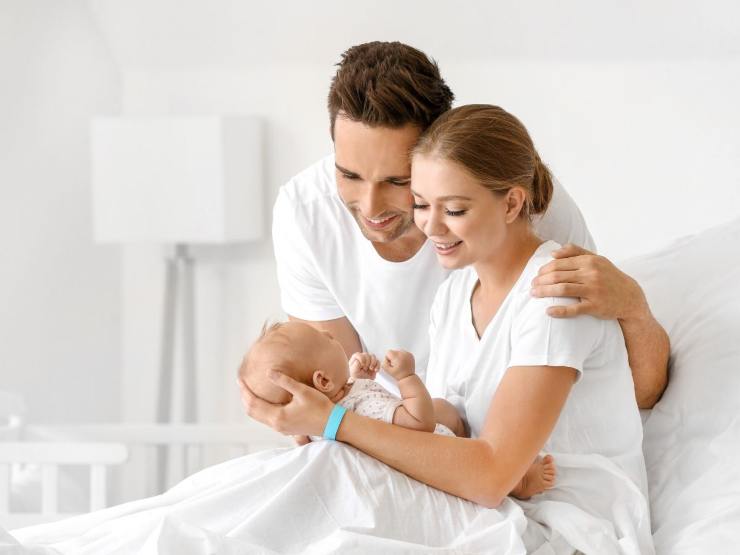 genitori con neonato