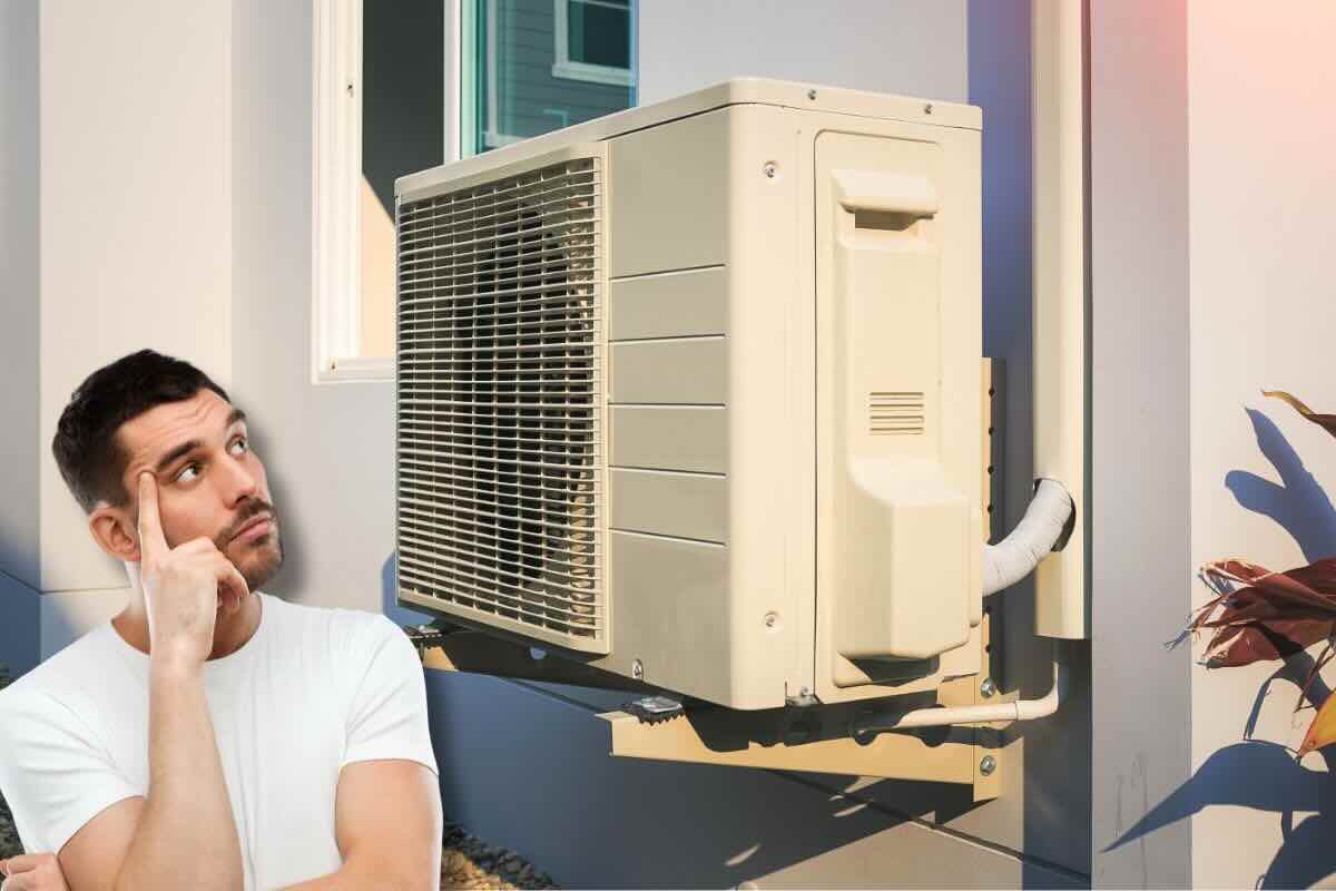 Ragazzo pensieroso guarda condizionatore installato all'esterno