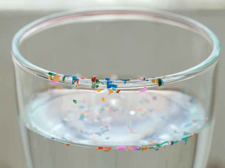acqua nel bicchiere