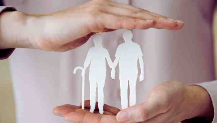 pensionasti dentro una mano
