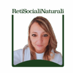 Primo piano di Alessandra Orlacchio giornalista che scrive su Reti Sociali Naturali