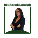 Primo piano di Zarina Chiarenza giornalista che scrive su Reti Sociali Naturali