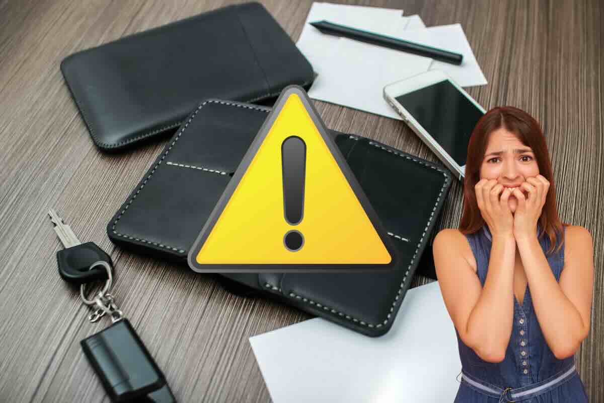 chiavi portafoglio penna smartphone segnale pericolo donna spaventata
